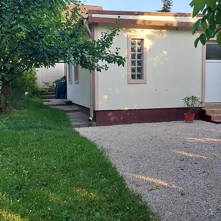 Oazis Apartman, Gardony, Velencei-to
