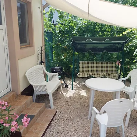 Oazis Apartman, Gardony, Velencei-to